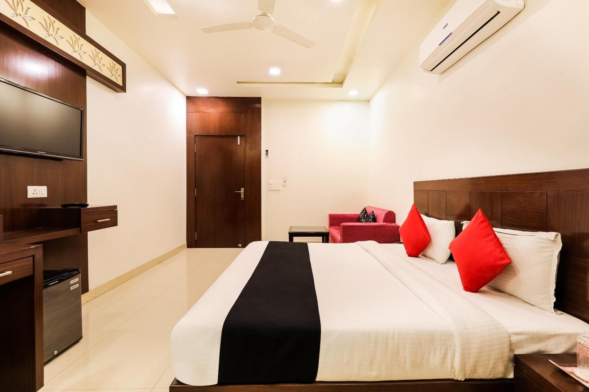 Super Townhouse Lalghati Near Airport 博帕尔 外观 照片