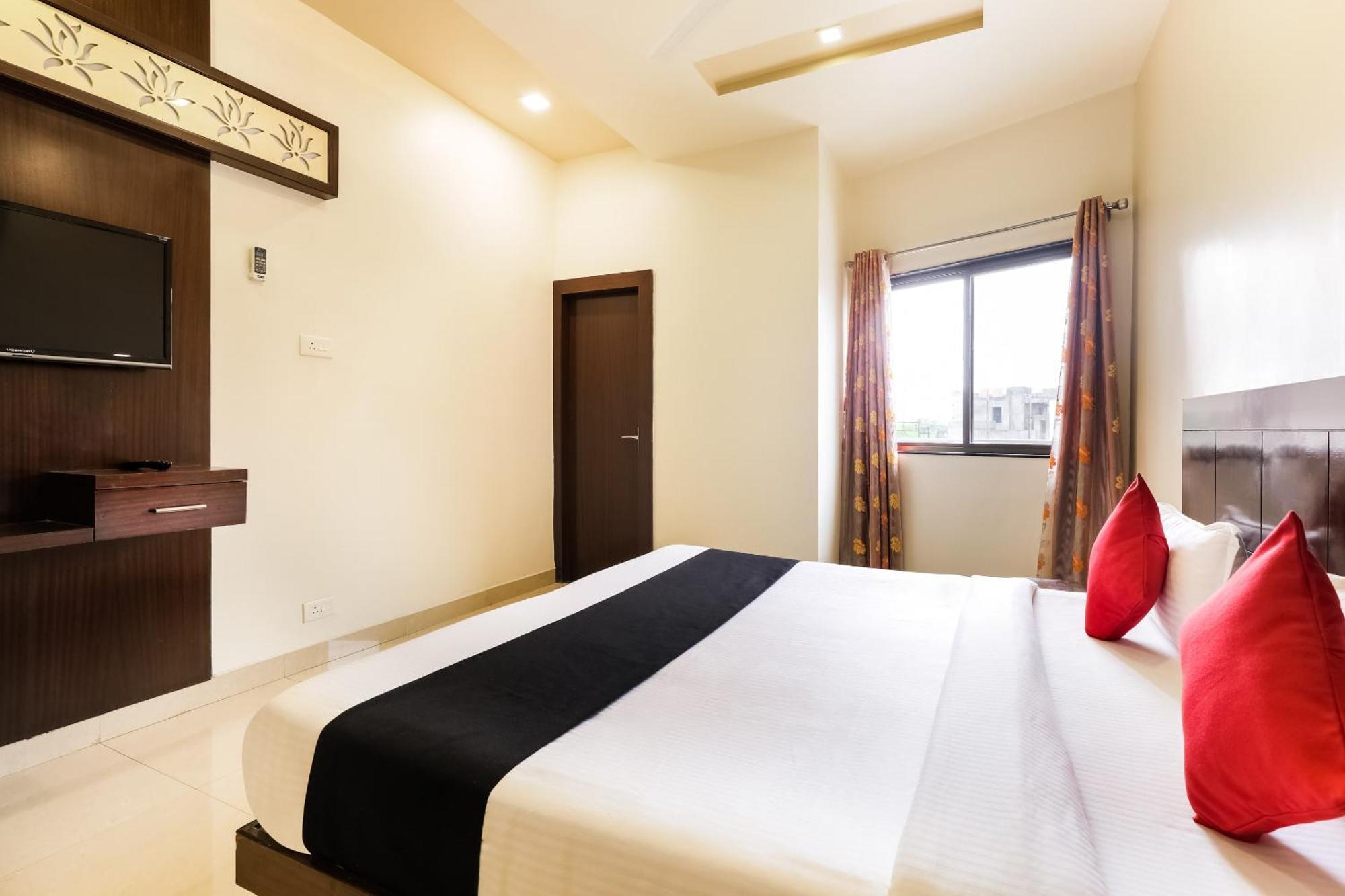 Super Townhouse Lalghati Near Airport 博帕尔 外观 照片