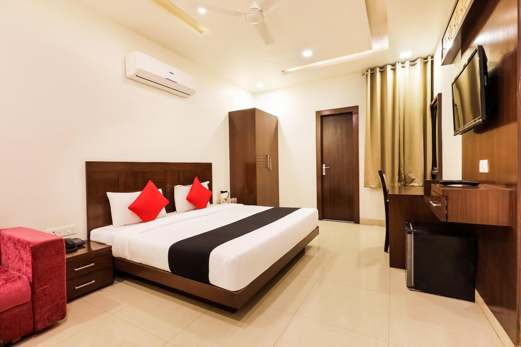 Super Townhouse Lalghati Near Airport 博帕尔 外观 照片