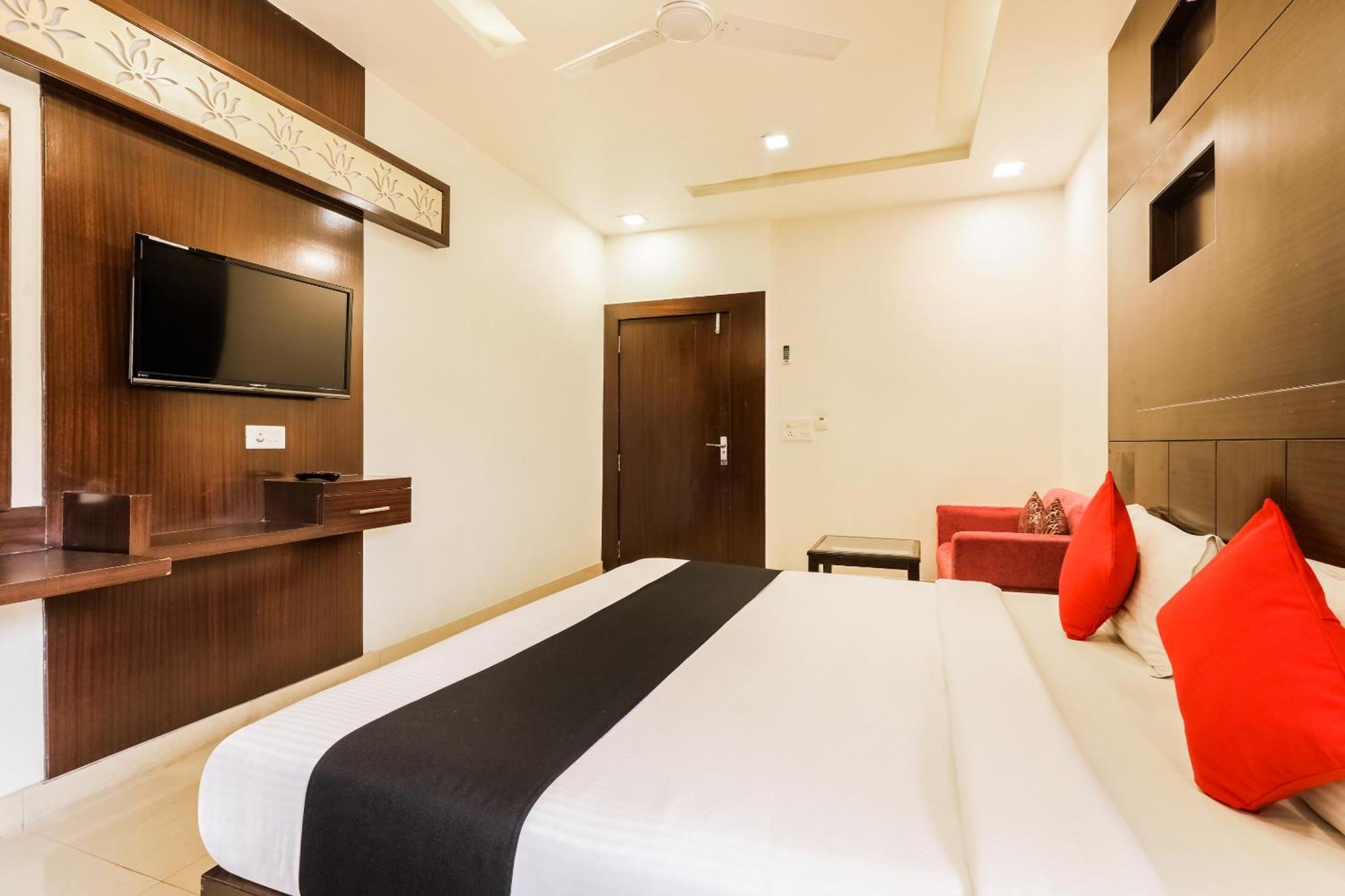 Super Townhouse Lalghati Near Airport 博帕尔 外观 照片