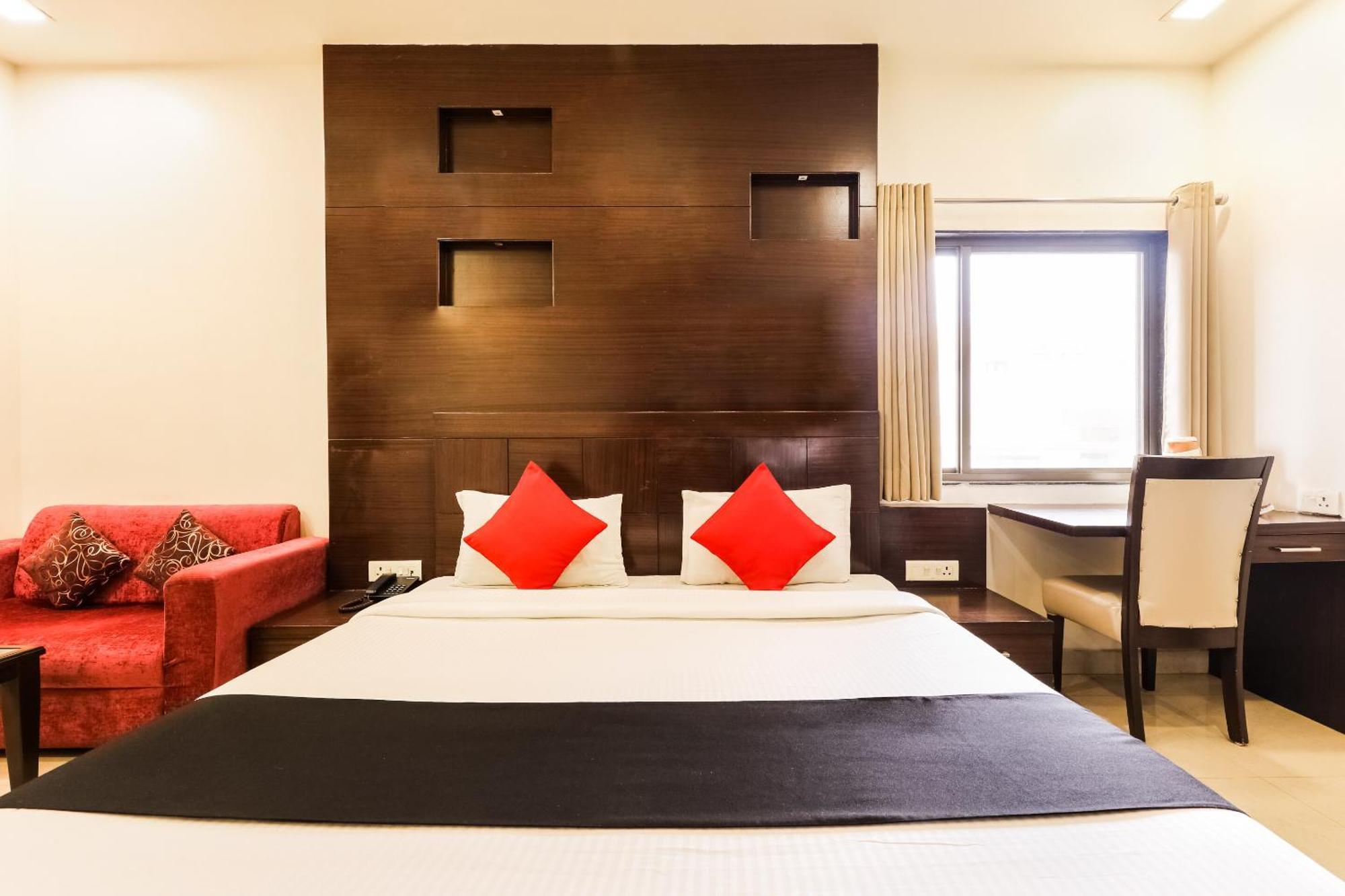 Super Townhouse Lalghati Near Airport 博帕尔 外观 照片