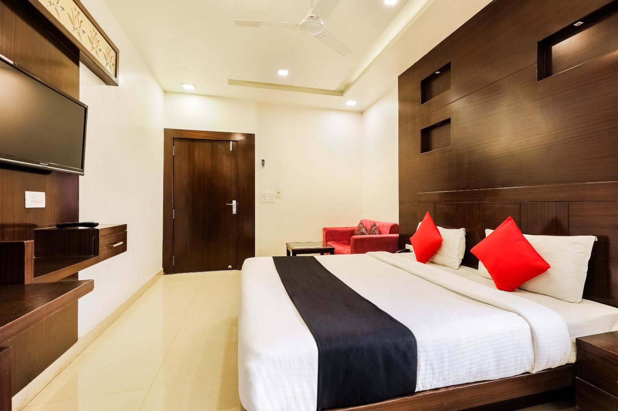 Super Townhouse Lalghati Near Airport 博帕尔 外观 照片