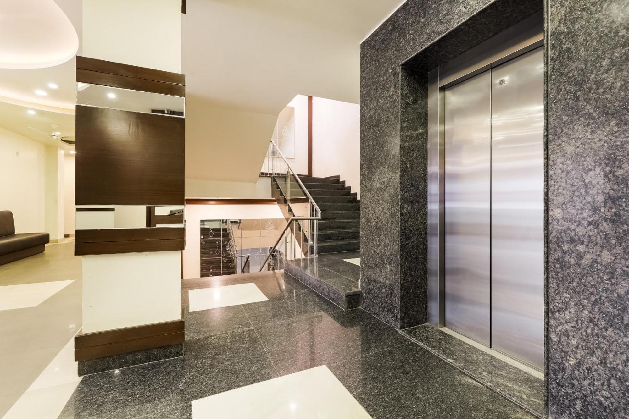 Super Townhouse Lalghati Near Airport 博帕尔 外观 照片