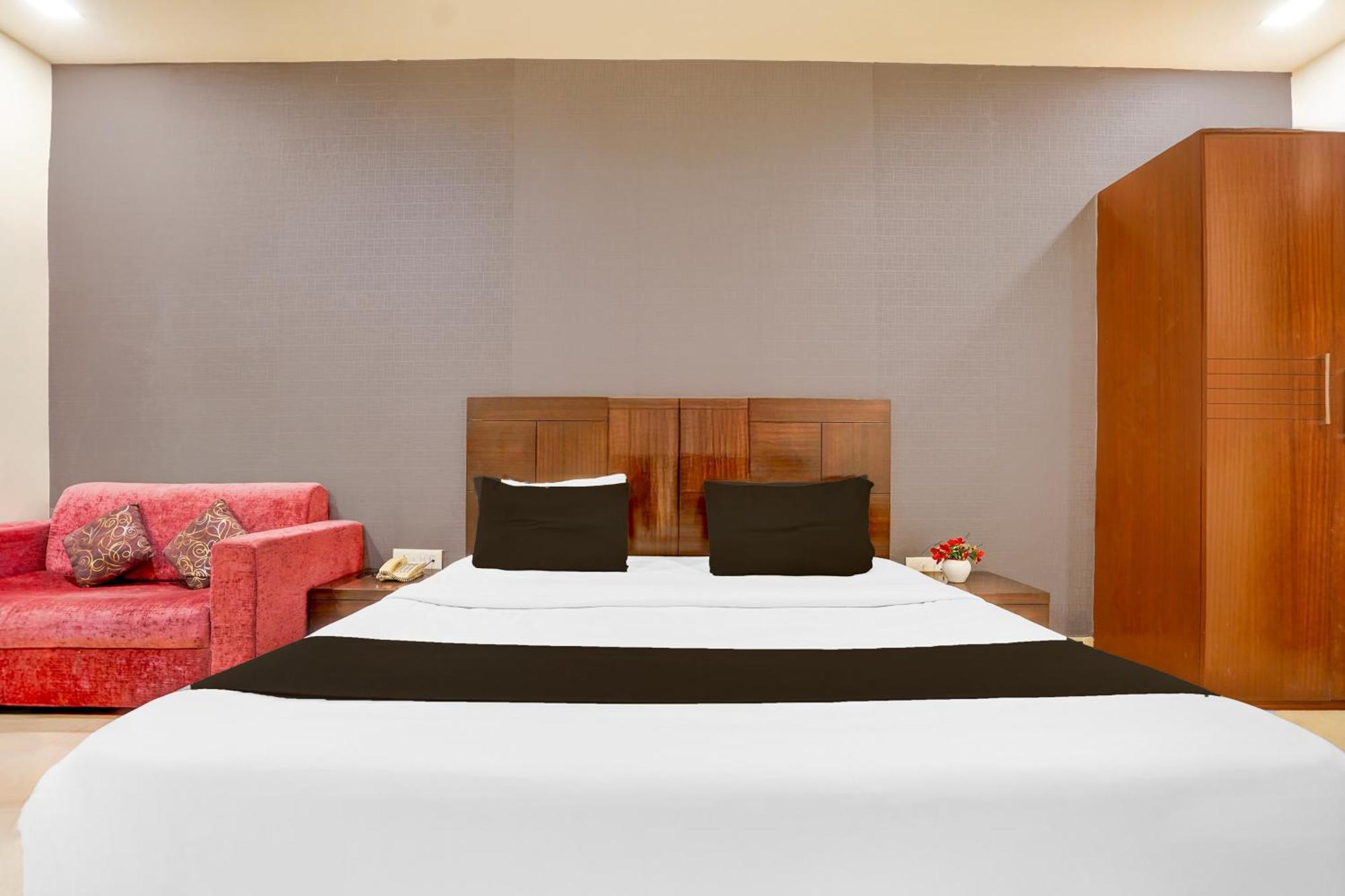 Super Townhouse Lalghati Near Airport 博帕尔 外观 照片