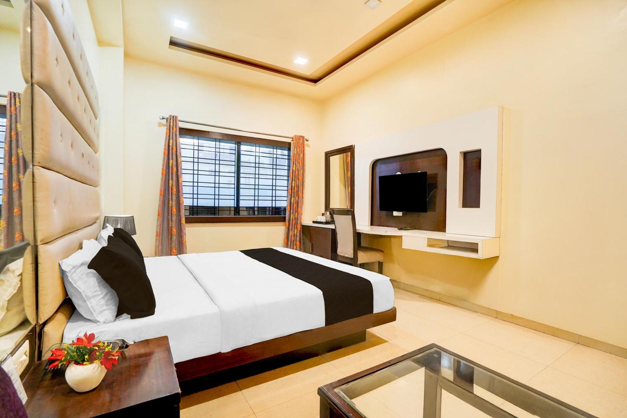 Super Townhouse Lalghati Near Airport 博帕尔 外观 照片