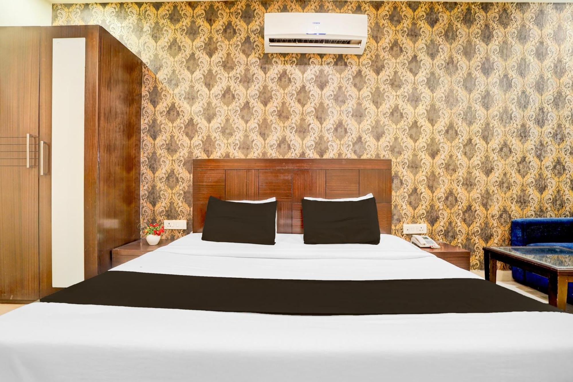 Super Townhouse Lalghati Near Airport 博帕尔 外观 照片