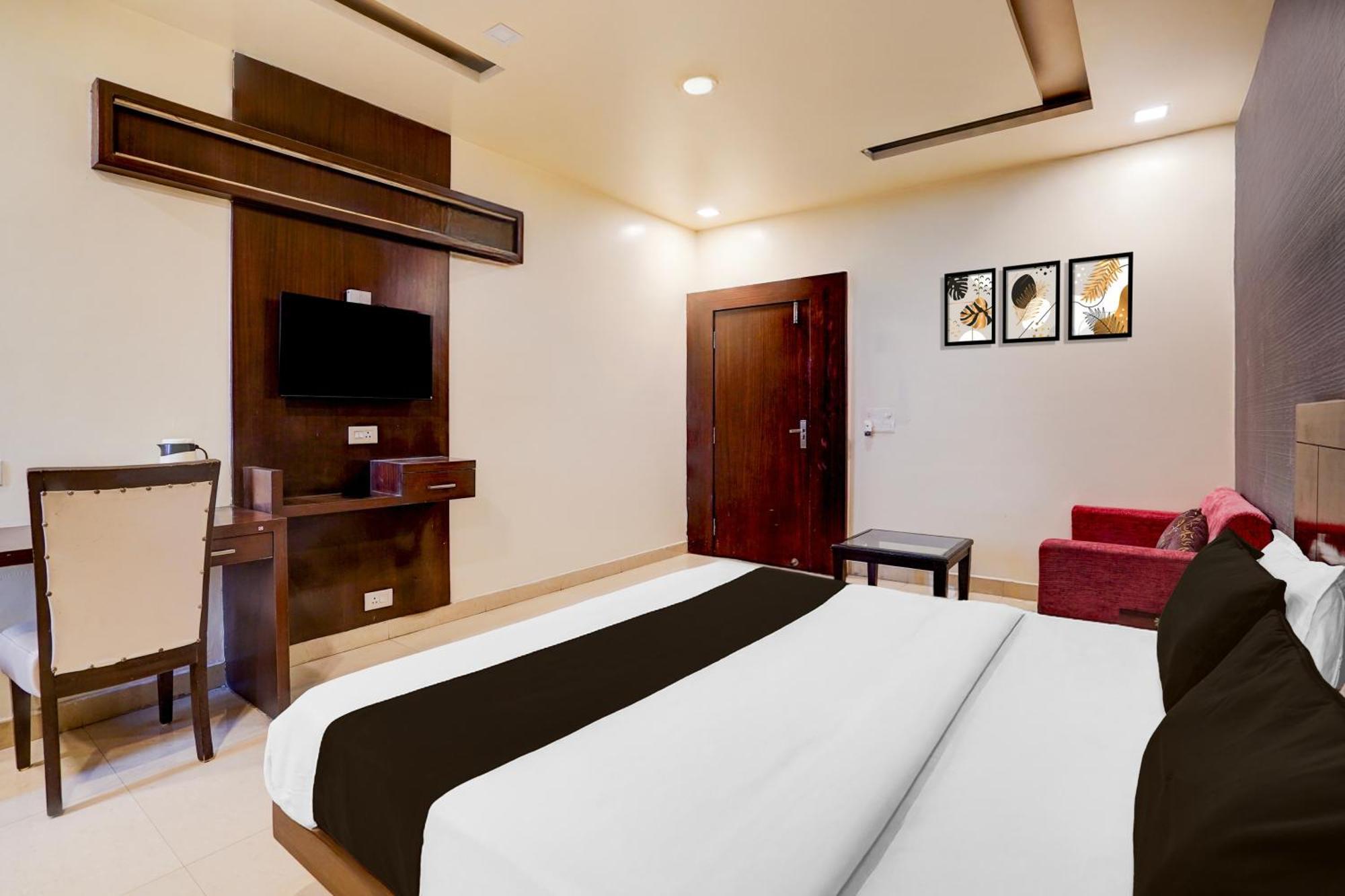 Super Townhouse Lalghati Near Airport 博帕尔 外观 照片