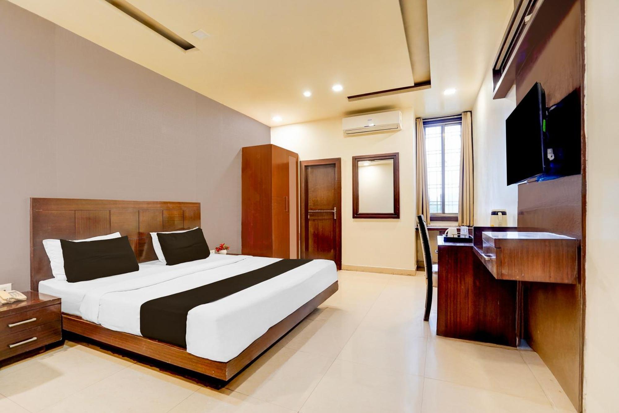 Super Townhouse Lalghati Near Airport 博帕尔 外观 照片