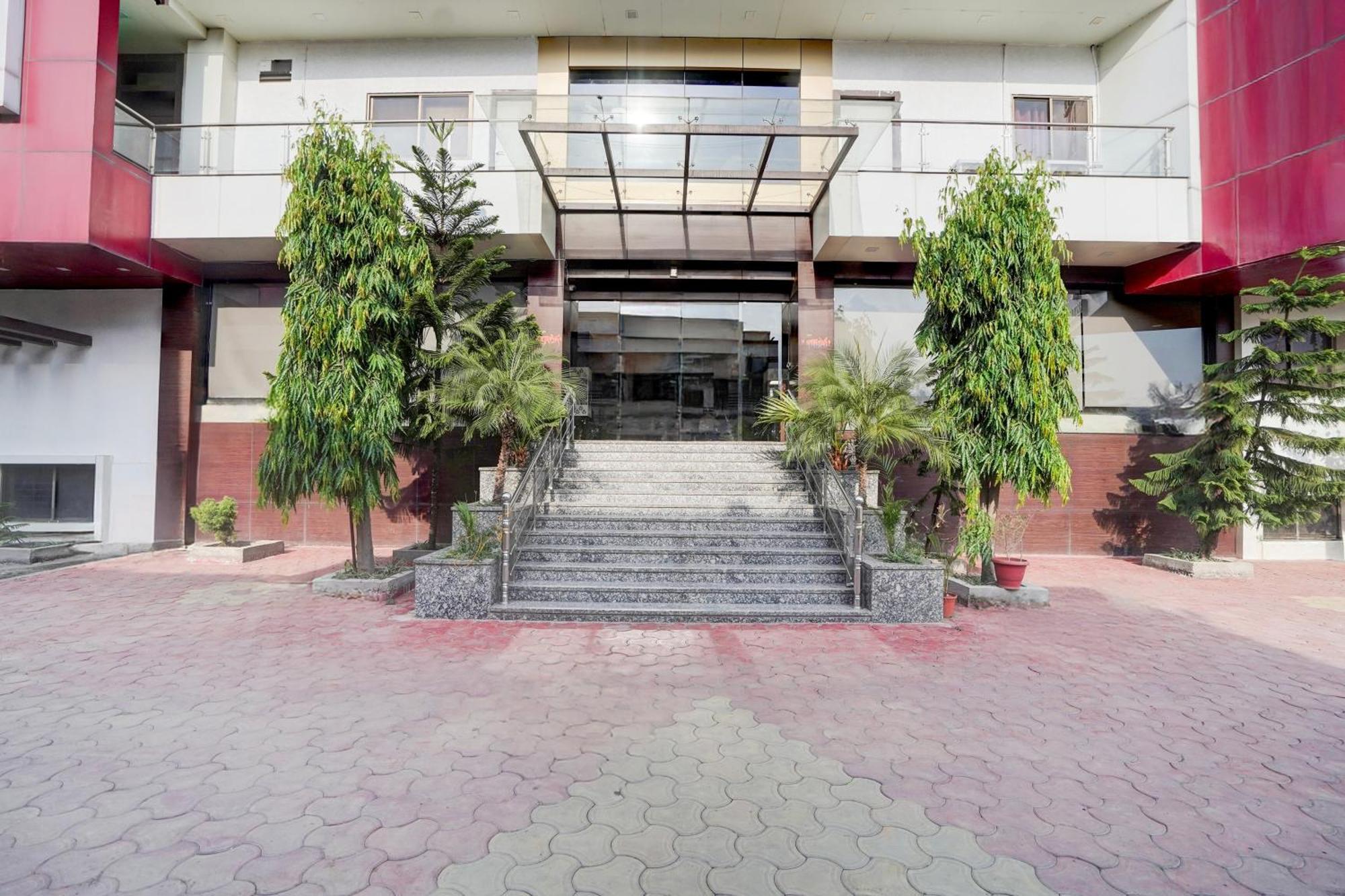 Super Townhouse Lalghati Near Airport 博帕尔 外观 照片