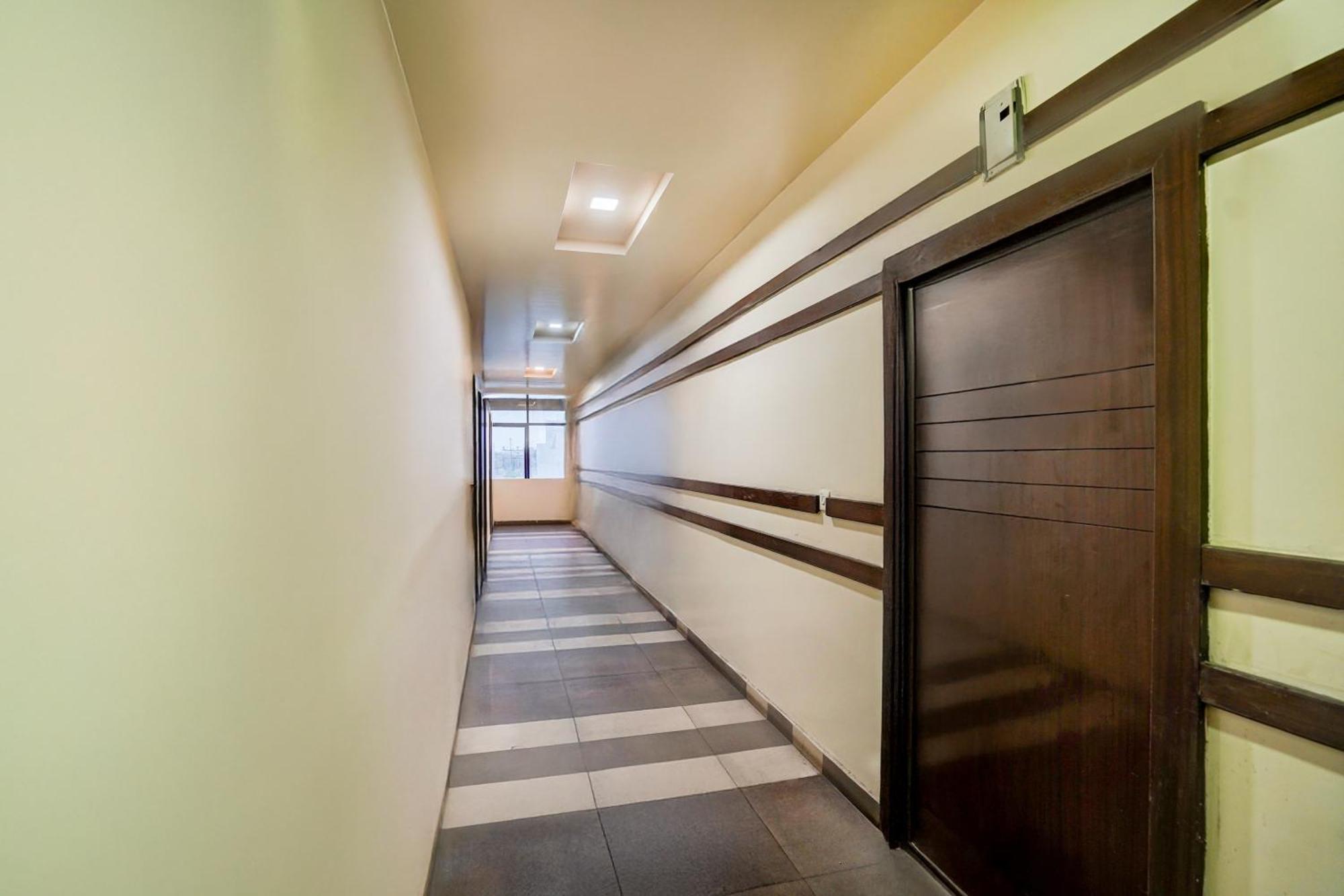 Super Townhouse Lalghati Near Airport 博帕尔 外观 照片